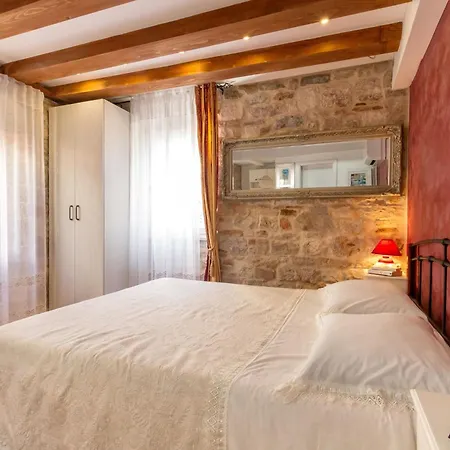 Aurelia Palace Apartament *
