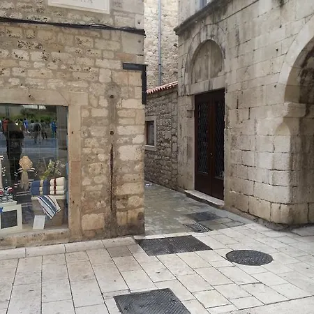 アパート スタジオ オーレリア パレス *